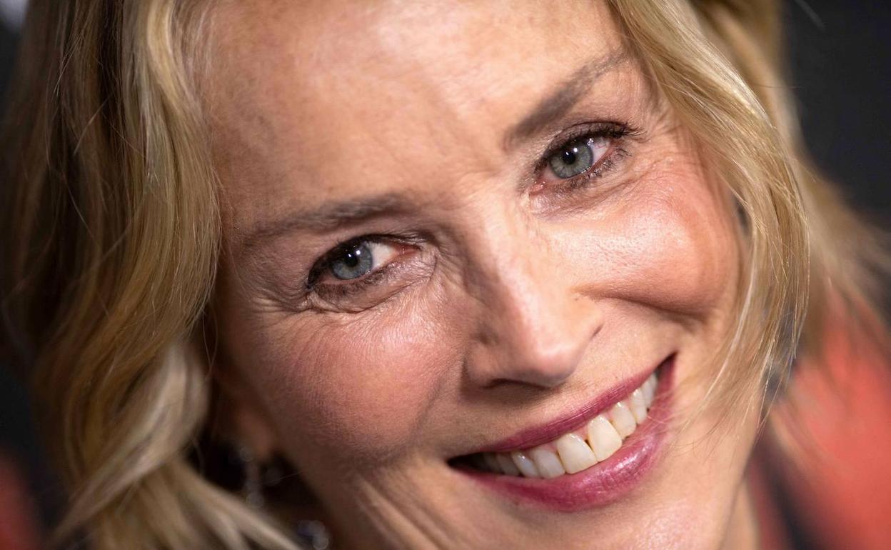 Bloquean a Sharon Stone en una web de citas