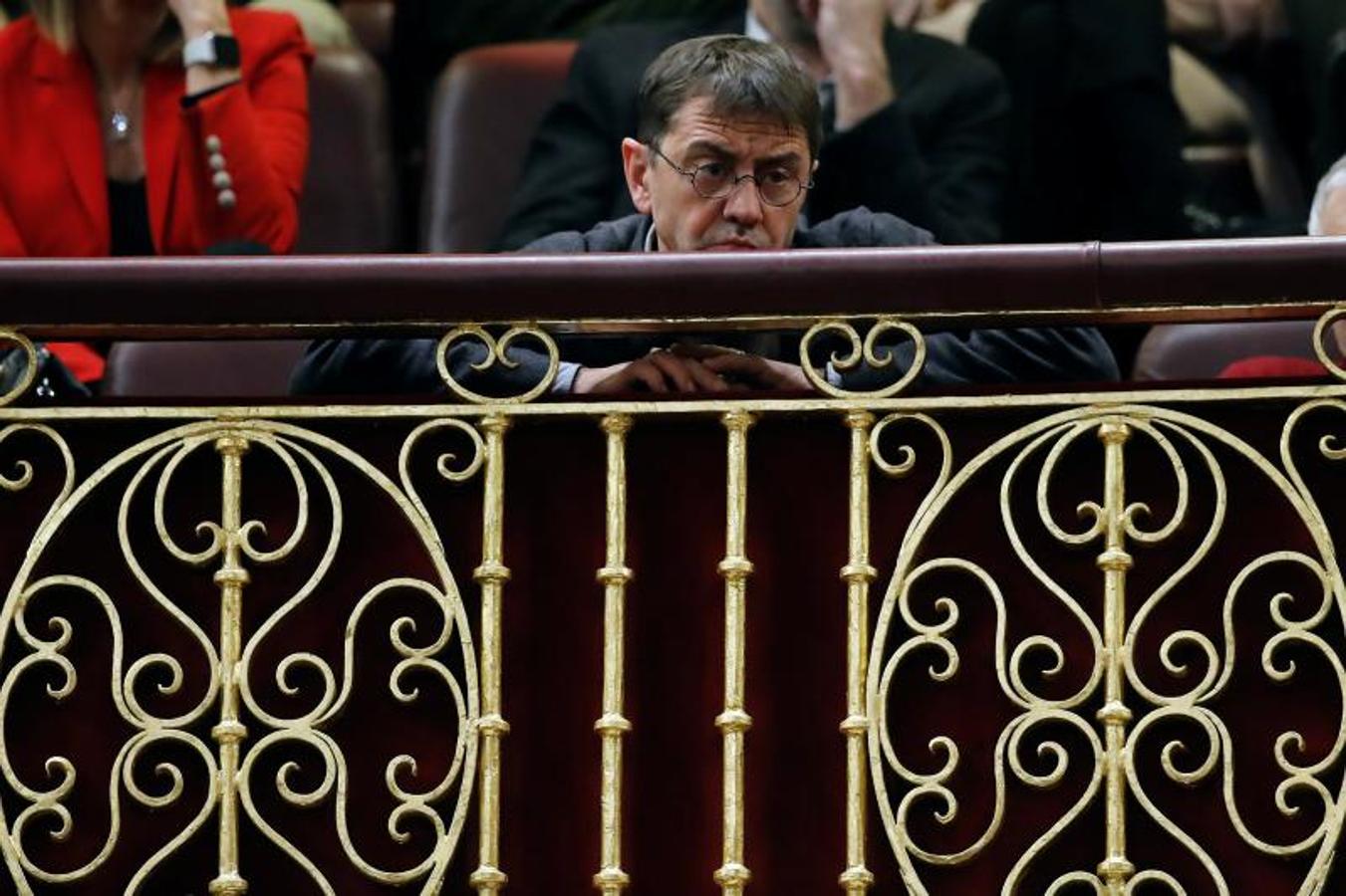 Juan Carlos Monedero sigue el debate en el hemiciclo del Congreso