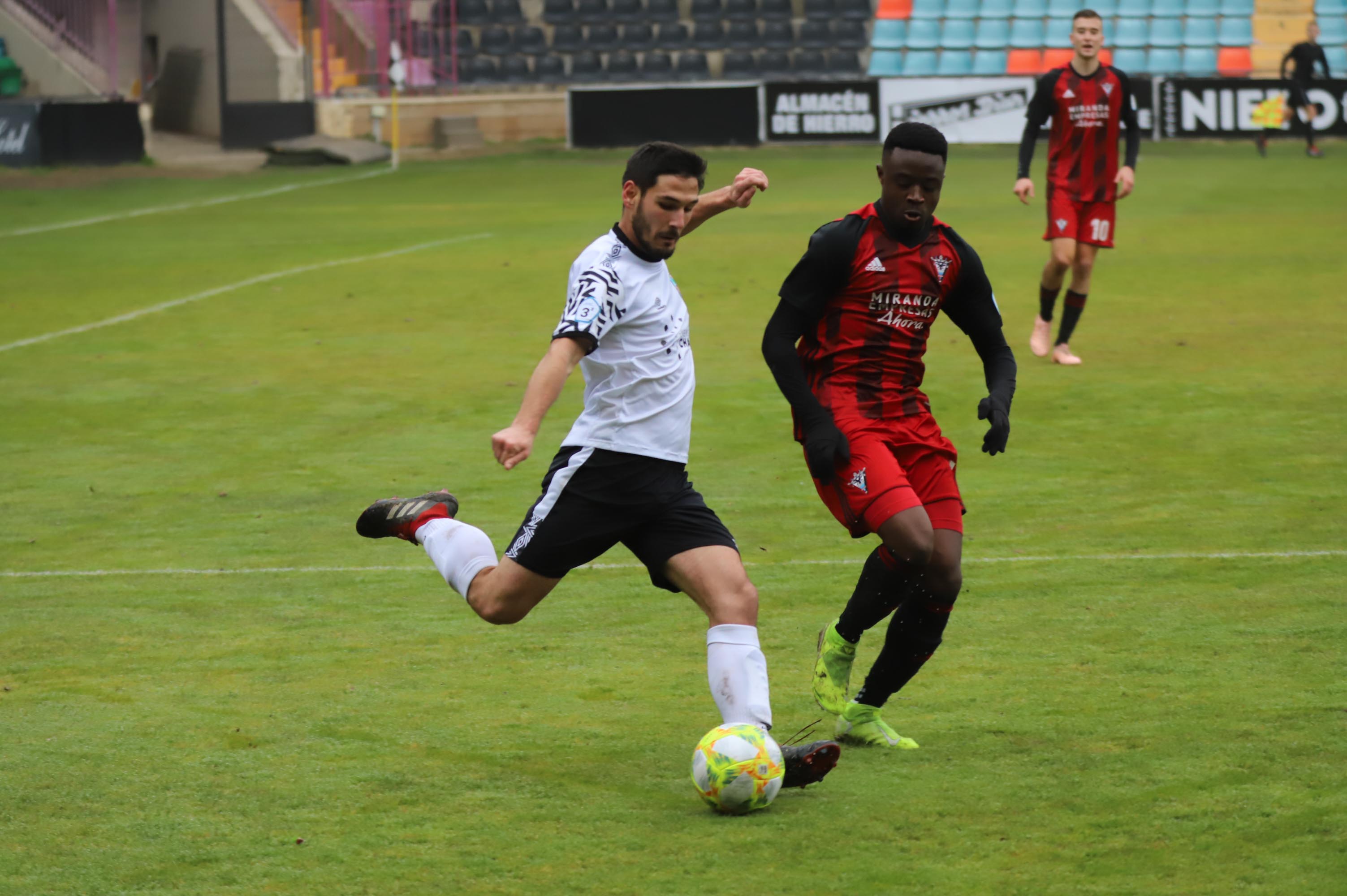 Fotos: El Salamanca B rasca tres puntos al Mirandés B (1-0) para cerrar la primera vuelta