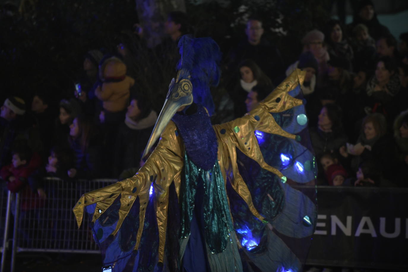 Sus majestadeslos Reyes Magos han abarrotado las calles del centro de Valladolid en su tradicional cabalgata. 