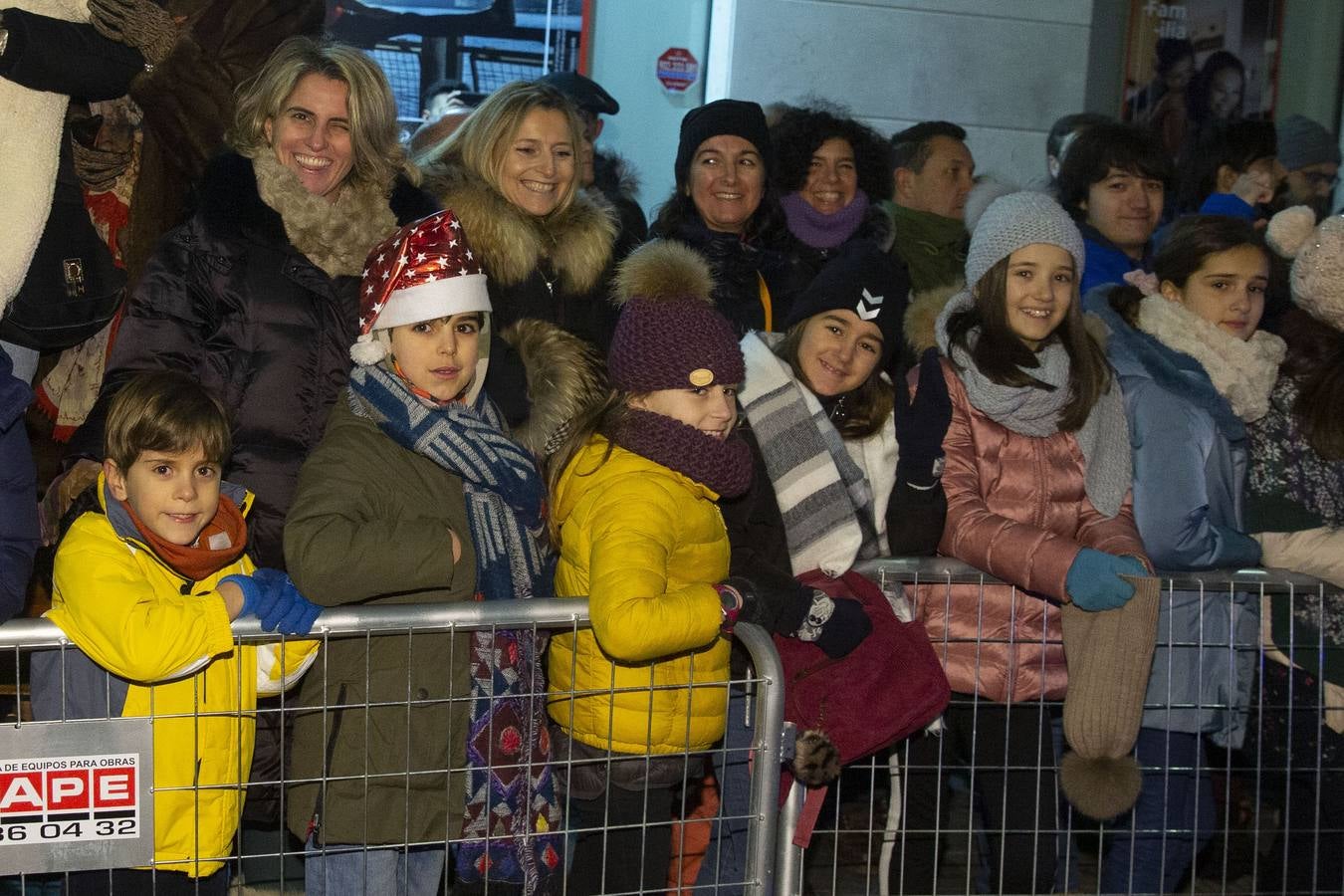 Sus majestades los Reyes Magos han abarrotado las calles del centro de Valladolid en su tradicional cabalgata. 