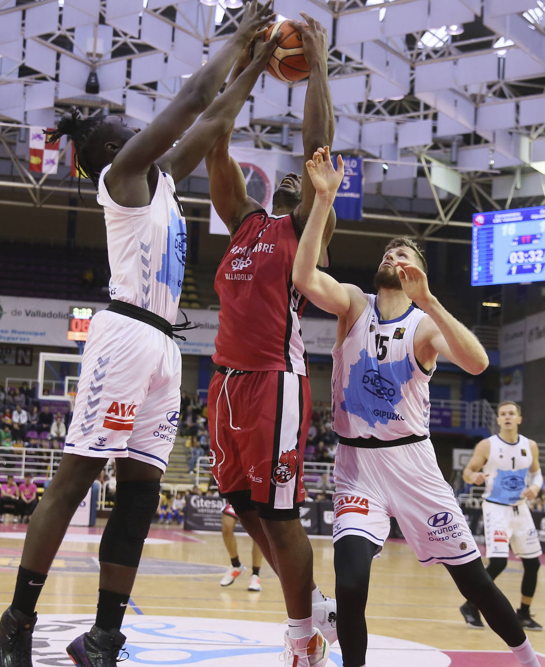 La fortaleza mental de los de Hugo López resultó clave para superar los momentos delicados ante un Delteco Guipúzcoa que no peridió la cara al partido y que llegó a levantar quince puntos en contra. 