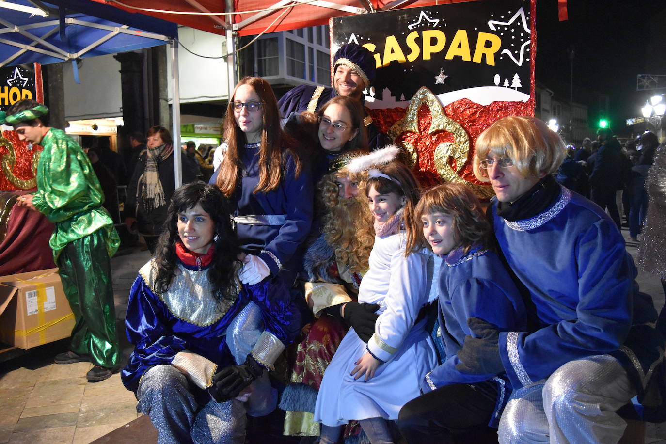 Los Reyes Magos en la cabalgata de aguilar.