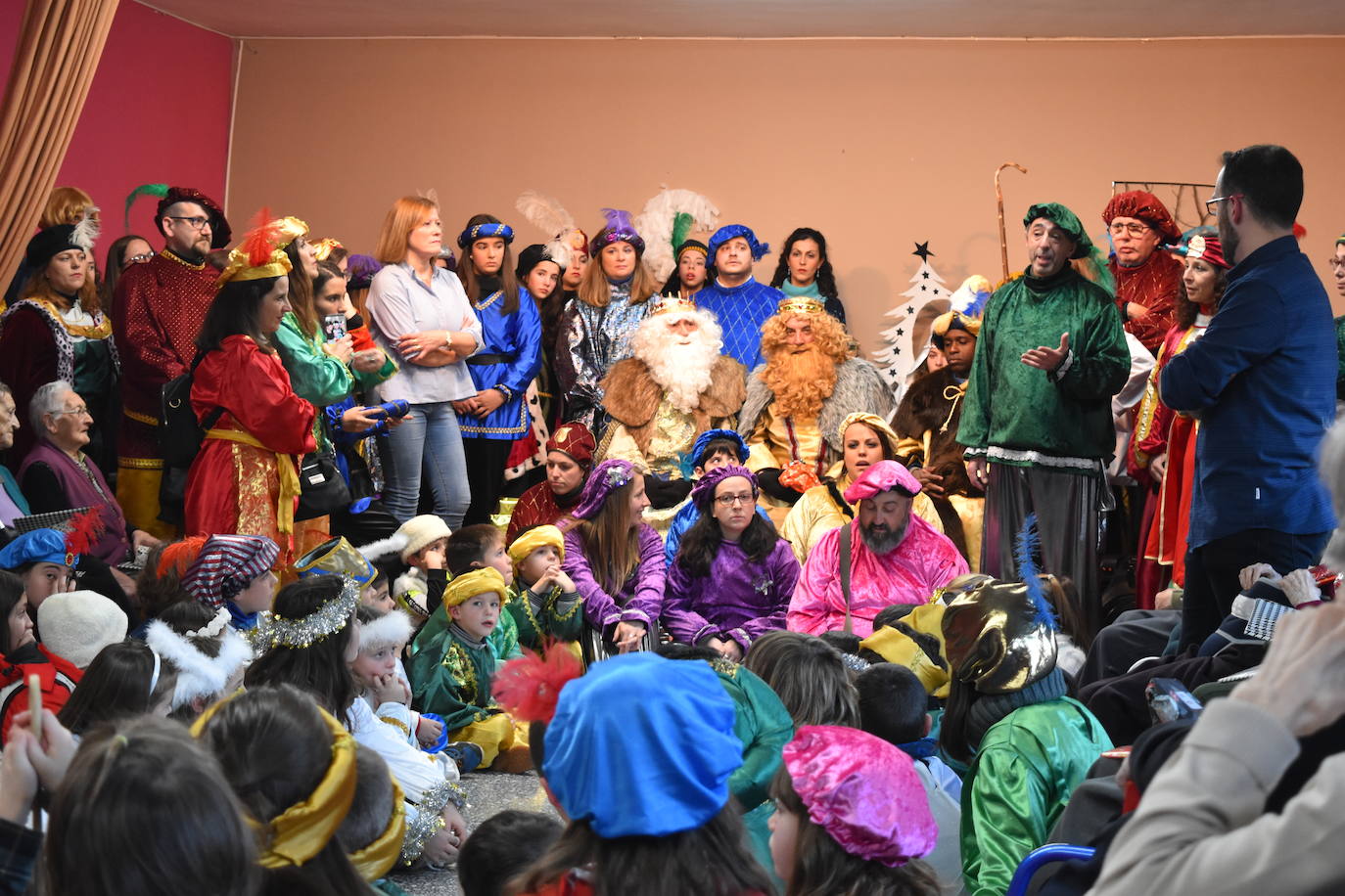 Los Reyes Magos en la cabalgata de aguilar.