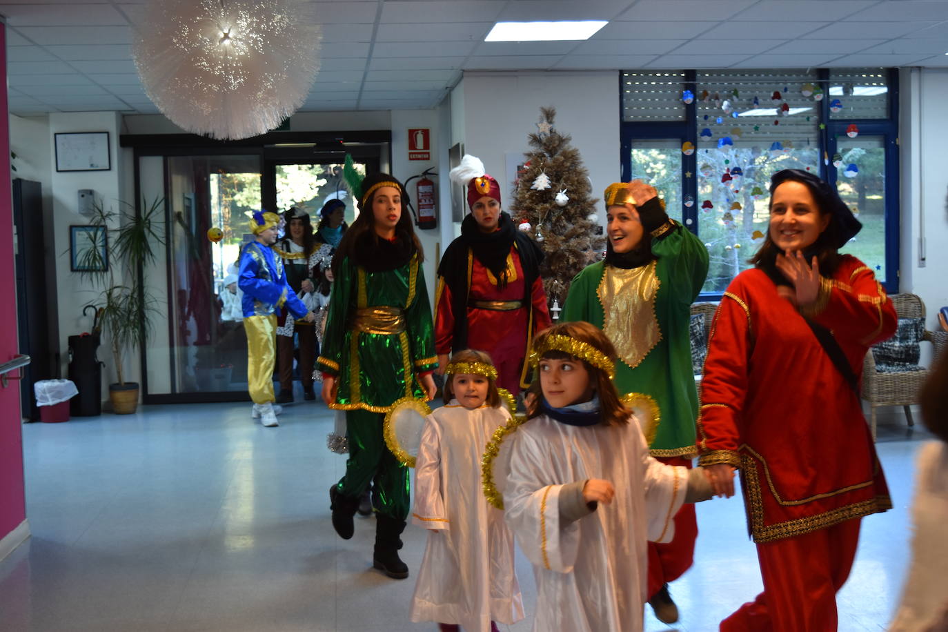 Los Reyes Magos en la cabalgata de aguilar.