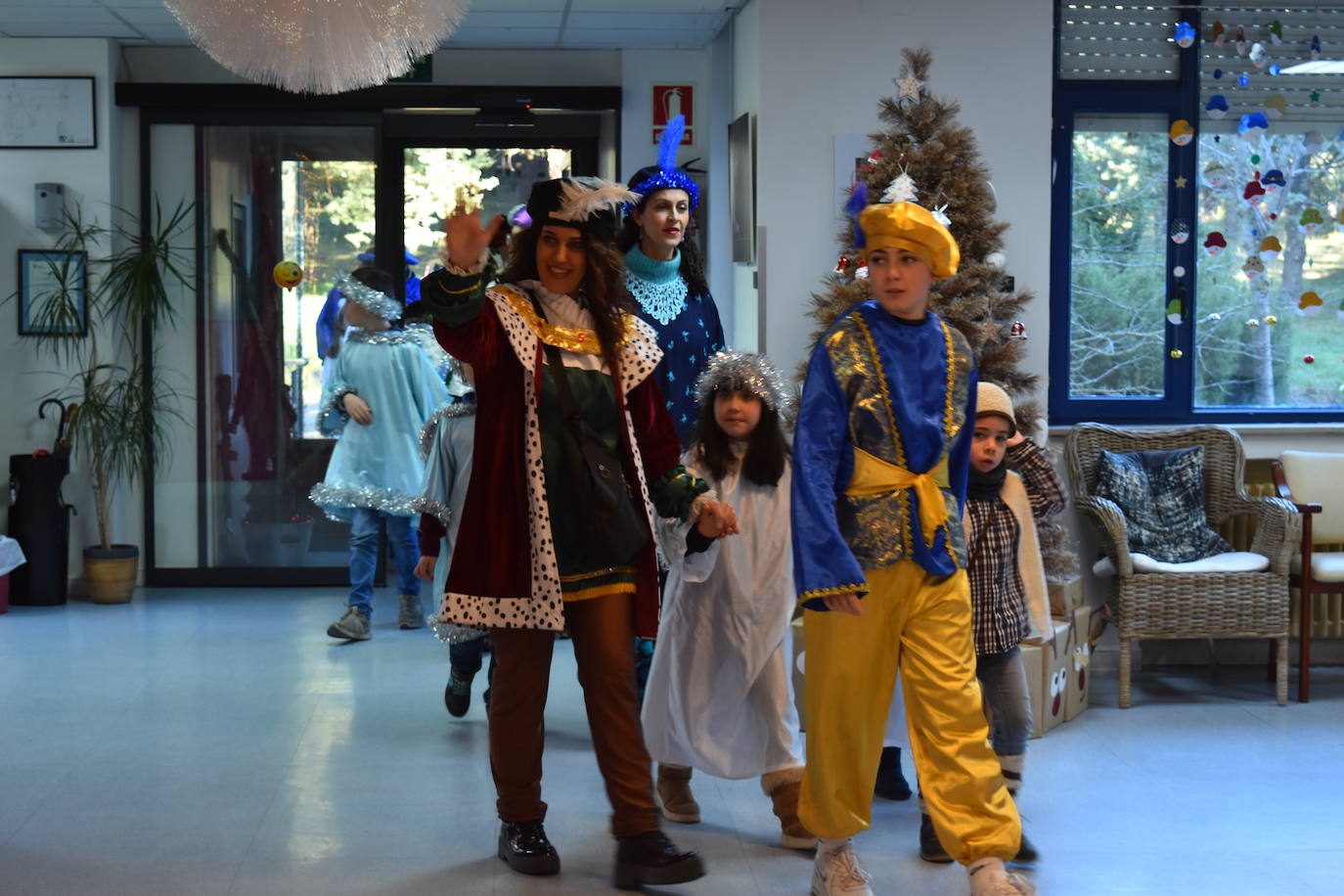 Los Reyes Magos en la cabalgata de aguilar.
