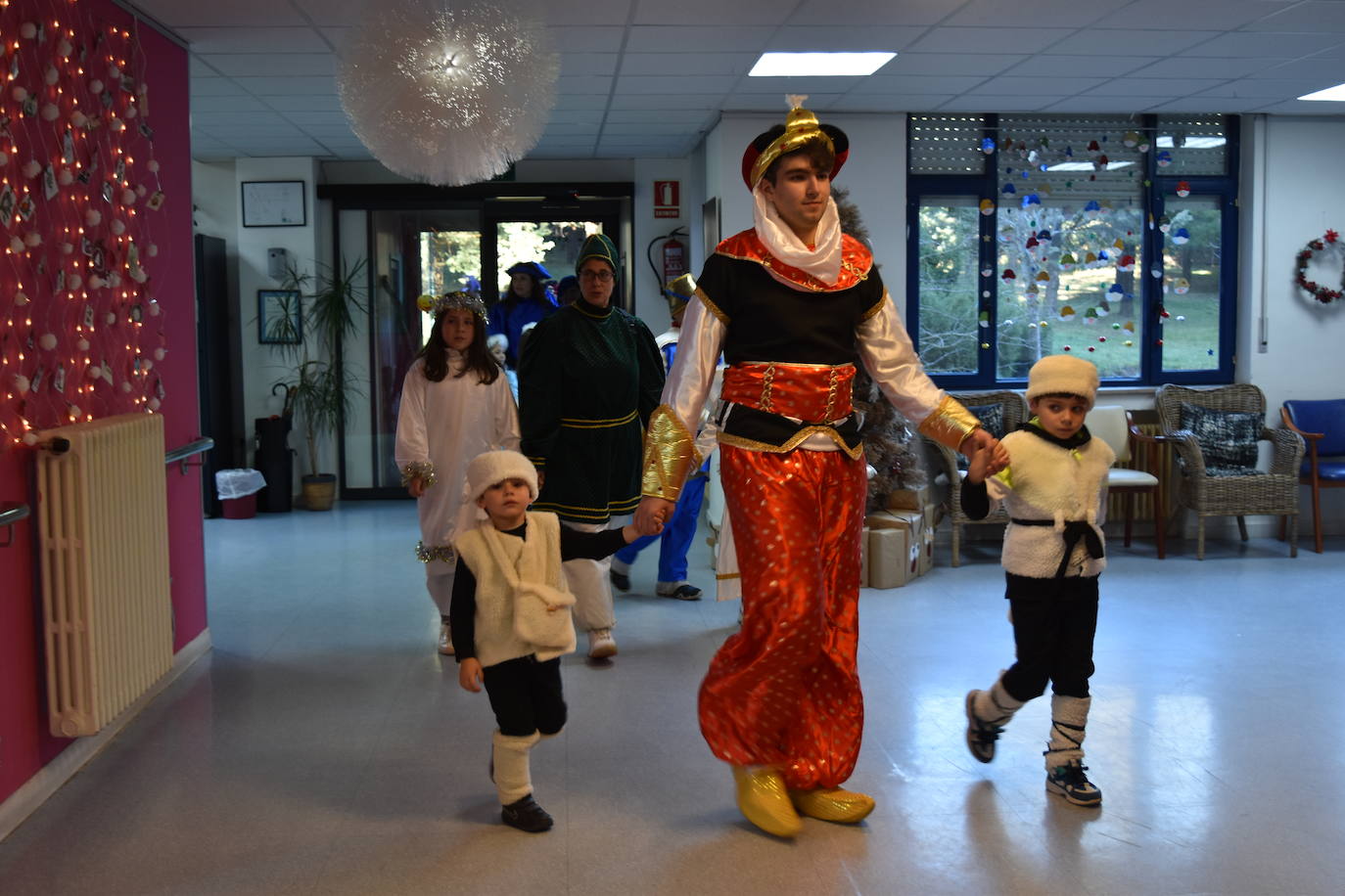 Los Reyes Magos en la cabalgata de aguilar.