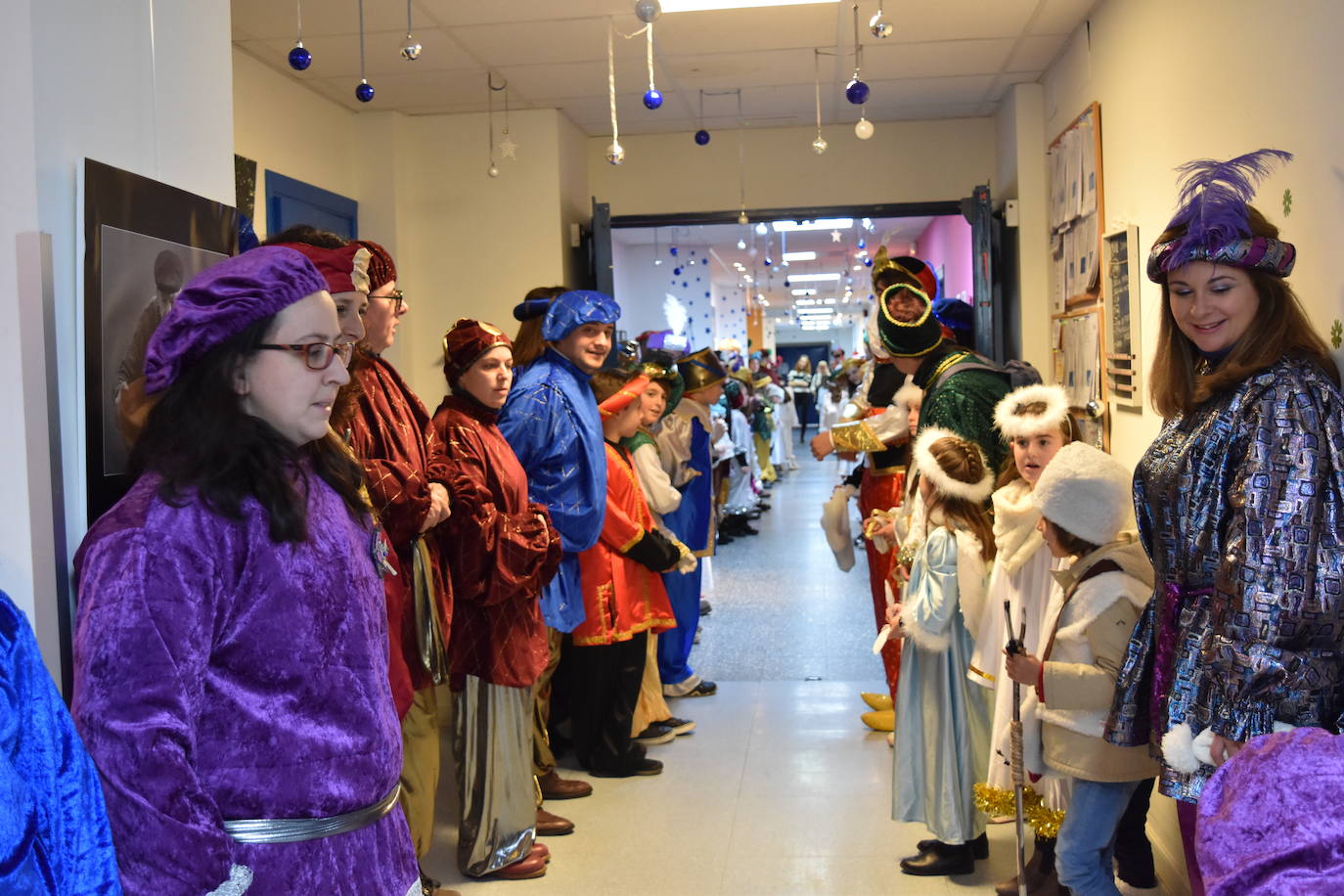 Los Reyes Magos en la cabalgata de aguilar.