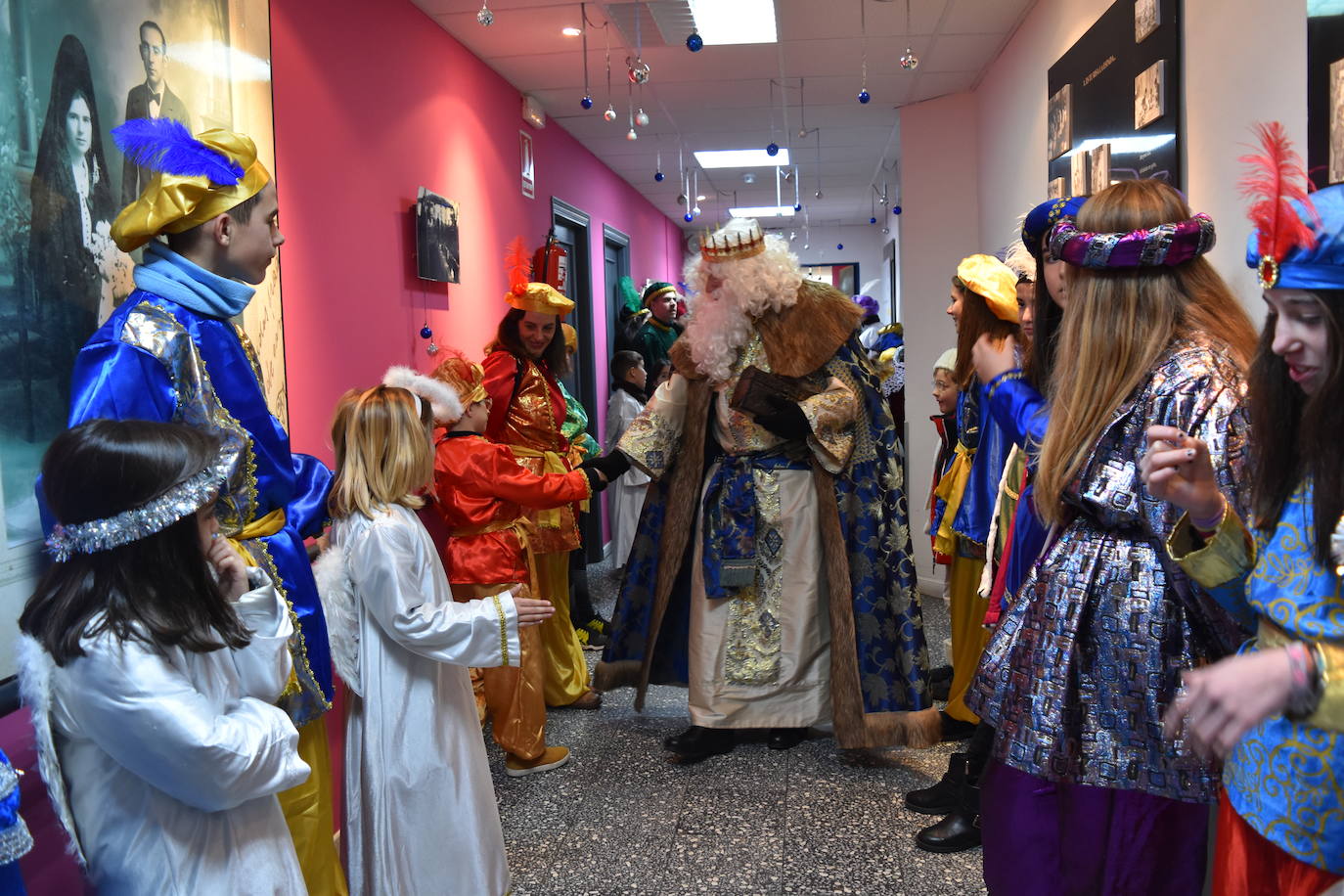 Los Reyes Magos en la cabalgata de aguilar.