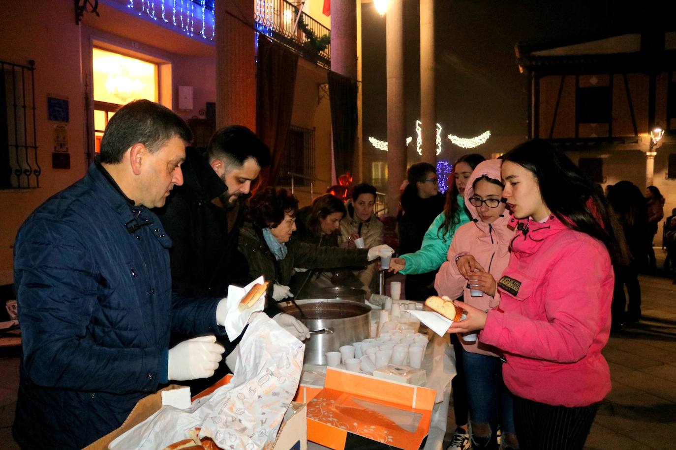 Baltanás recibe a los Reyes Magos con chocolates y roscón.