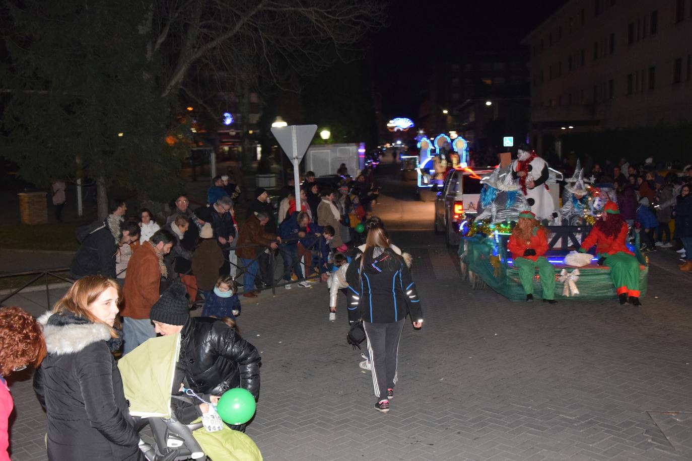 Los Reyes Magos ilusional a los niños de Guardo.