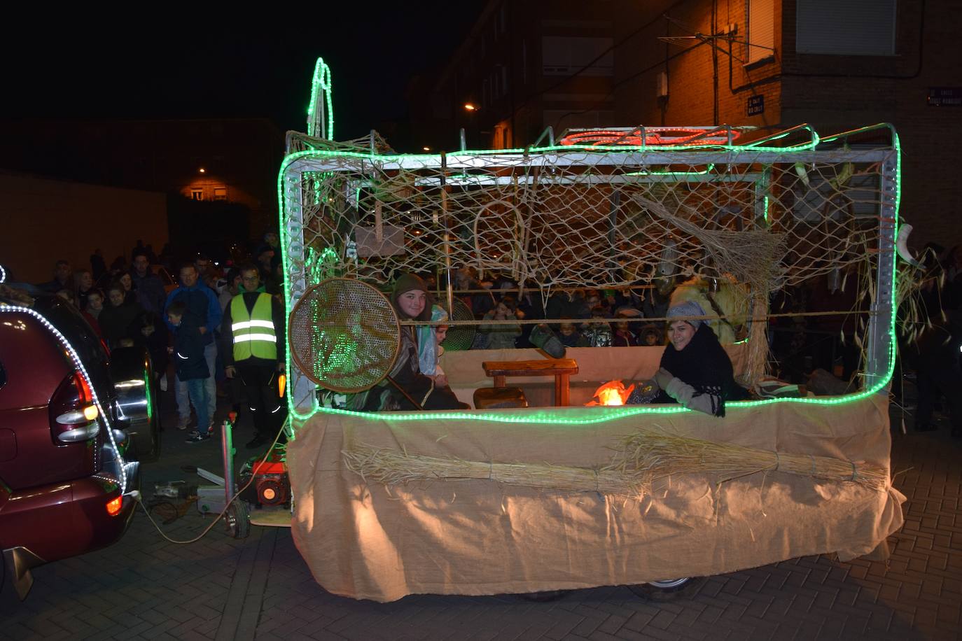 Los Reyes Magos ilusional a los niños de Guardo.