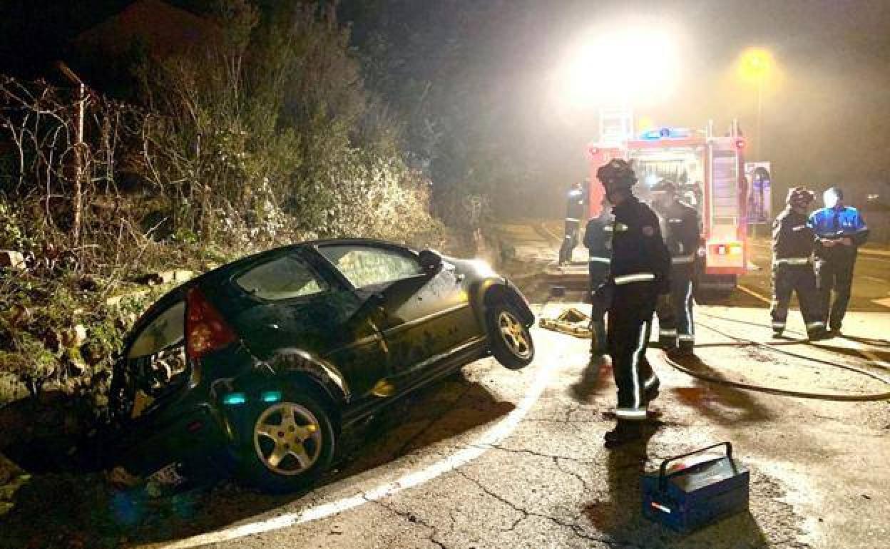 Imagen del vehículo en el lugar del accidente. 