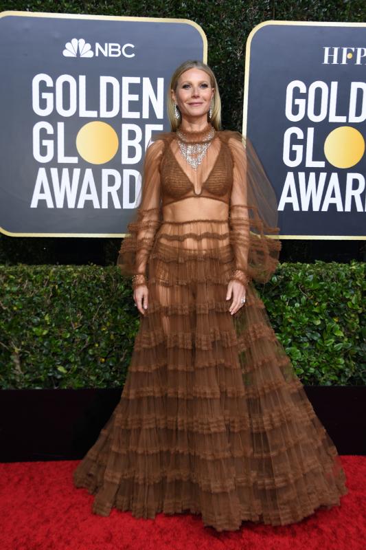 Gwyneth Paltrow confió en Fendi y fue de las pocas que se atrevió con las transparencias, aunque las llevó a su vertiente más romántica gracias a los detalles de volantes y a su textura de organza, a través de los cuales se intuían sus piezas de lencería.