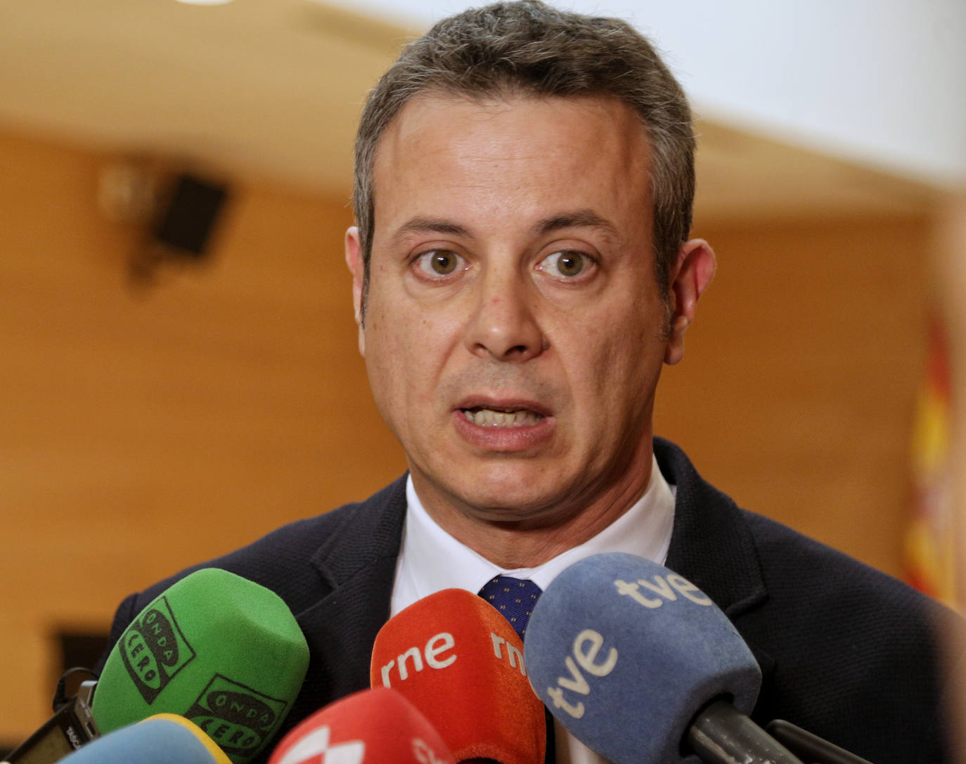 Las Cortes de Castilla y León han constituido este miércoles la comisión de investigación sobre las supuestas irregularidades en la autorización de parques eólicos, el caso de la Perla Negra y el polígono de Portillo, un foro que en la anterior legislatura enfrentó las posiciones del PP y Cs, ahora socios de gobierno.