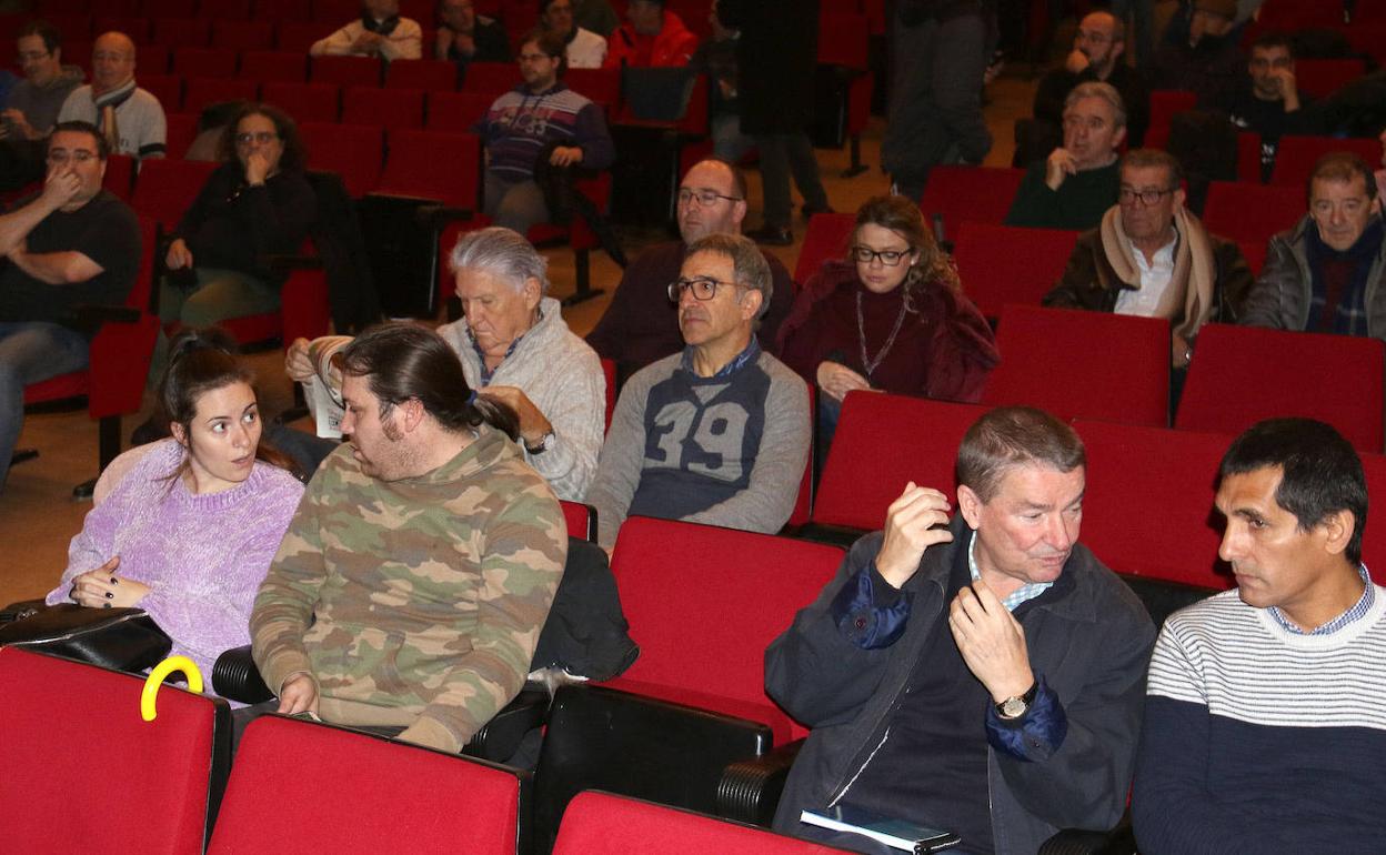 Socios de la Segoviana presentes en una de las últimas asambleas del club.