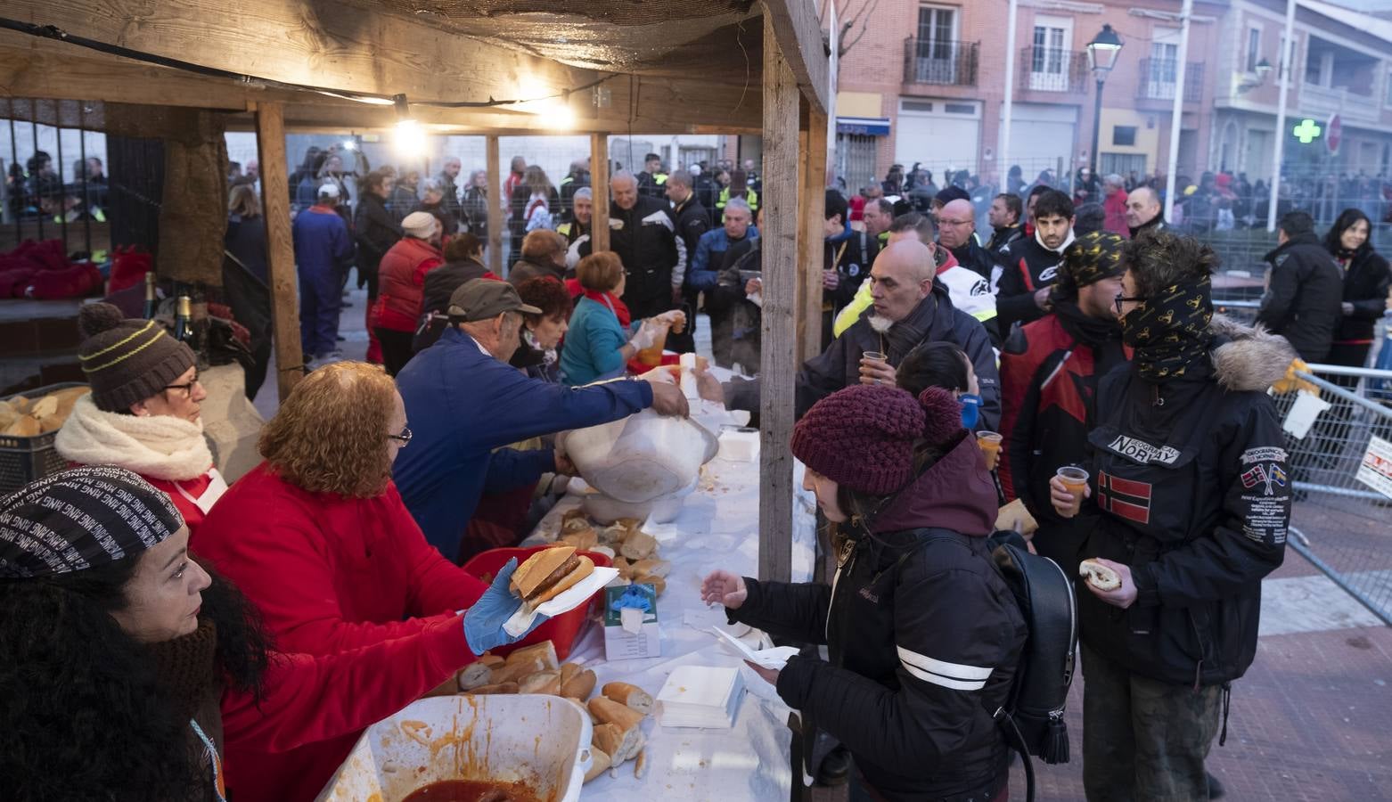 Cientos de moteros han participado en la tradicional excursión pingüinera a la localidad vallisoletana