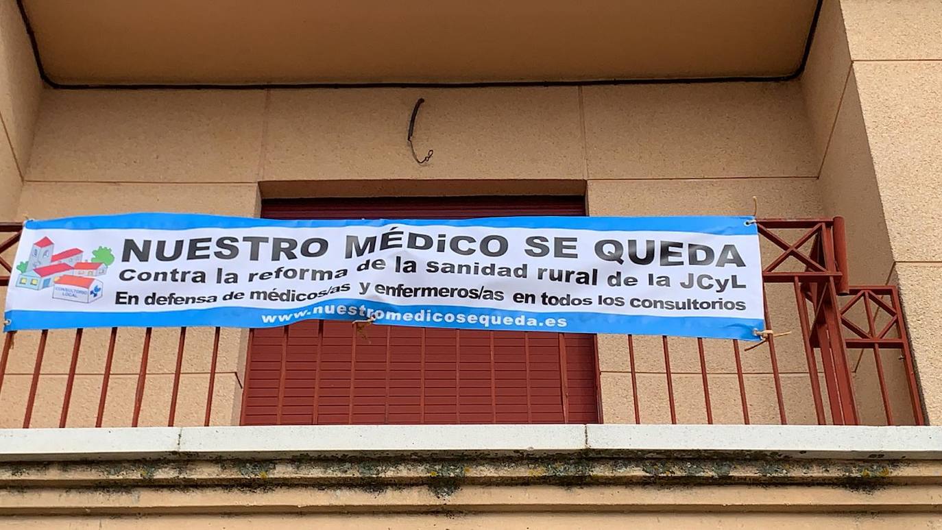 El Partido Socialista de Salamanca inició el pasado miércoles en la provincia la campaña 'Nuestro médico se queda', una iniciativa que pretende dar a conocer el malestar de la población rural, incluido el personal sanitario, por la reforma sanitaria que pretende implantar la Junta de Castilla y León.