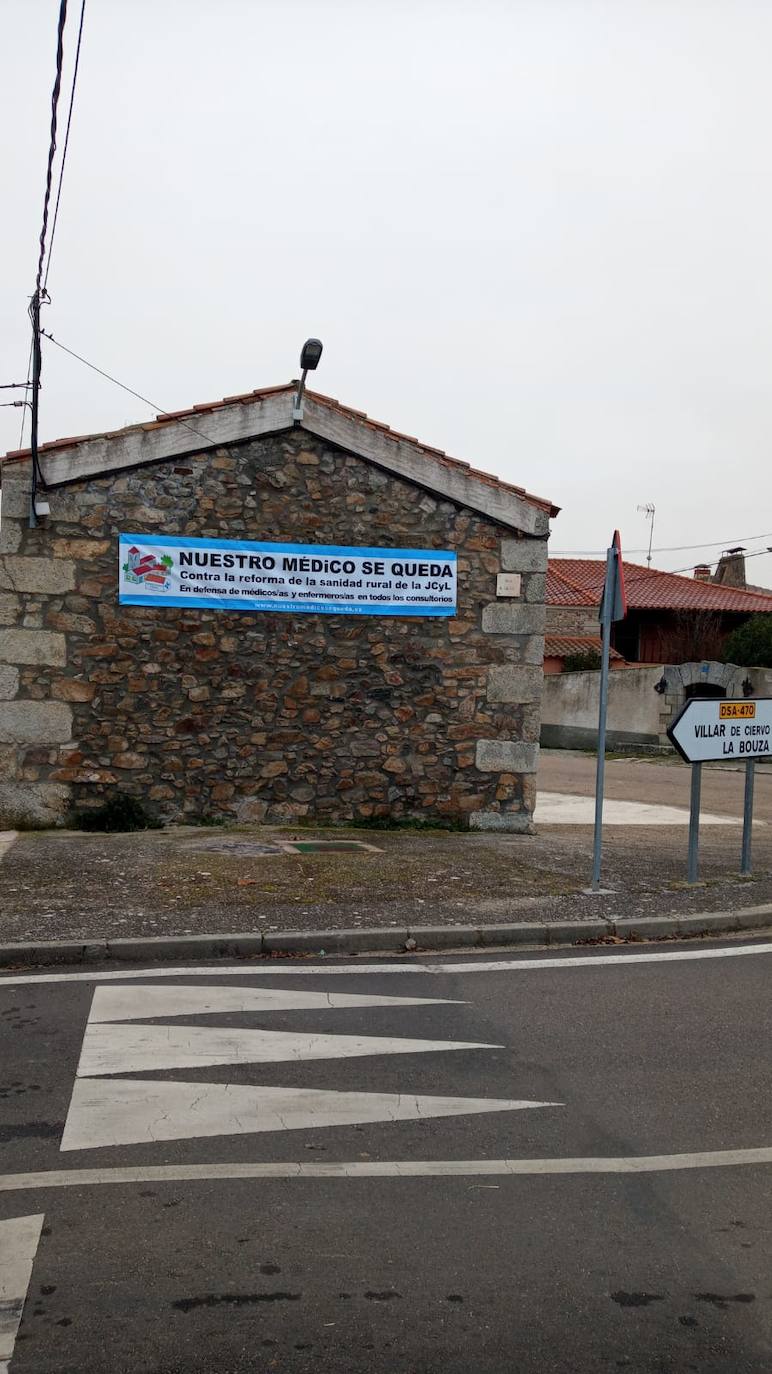 El Partido Socialista de Salamanca inició el pasado miércoles en la provincia la campaña 'Nuestro médico se queda', una iniciativa que pretende dar a conocer el malestar de la población rural, incluido el personal sanitario, por la reforma sanitaria que pretende implantar la Junta de Castilla y León.