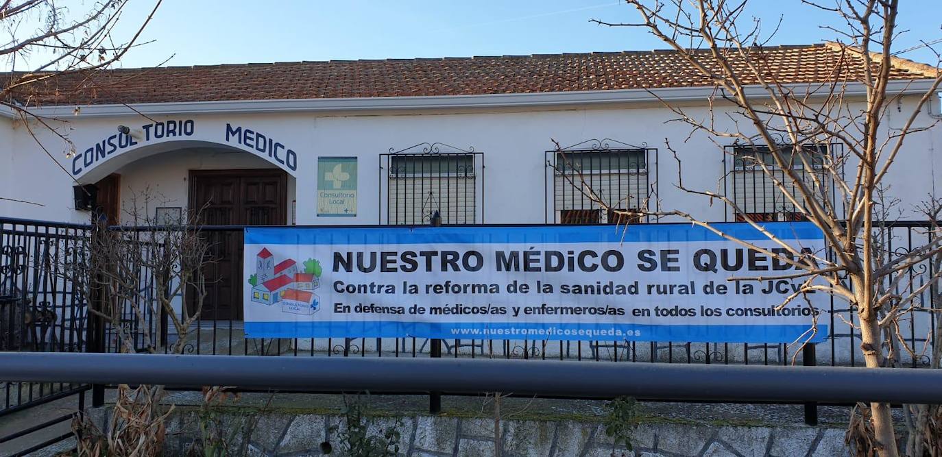 El Partido Socialista de Salamanca inició el pasado miércoles en la provincia la campaña 'Nuestro médico se queda', una iniciativa que pretende dar a conocer el malestar de la población rural, incluido el personal sanitario, por la reforma sanitaria que pretende implantar la Junta de Castilla y León.