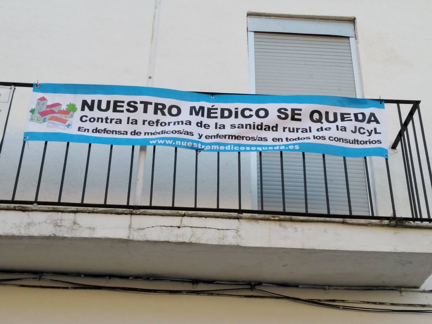 El Partido Socialista de Salamanca inició el pasado miércoles en la provincia la campaña 'Nuestro médico se queda', una iniciativa que pretende dar a conocer el malestar de la población rural, incluido el personal sanitario, por la reforma sanitaria que pretende implantar la Junta de Castilla y León.