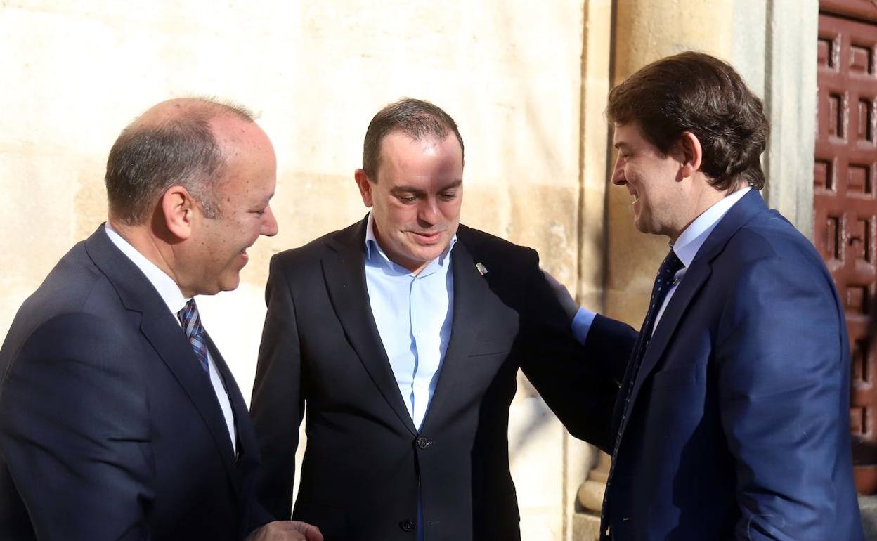 El presidente de la Junta de Castilla y León, Alfonso Fernández Mañueco, se reúne con el presidente de la Diputación, Francisco Requejo, en su primera visita institucional. 