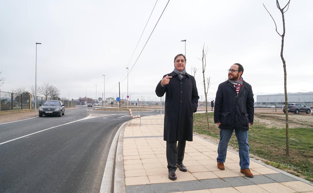 Visita del alcalde a la Cañada de La Aldehuela tras las mejoras. 