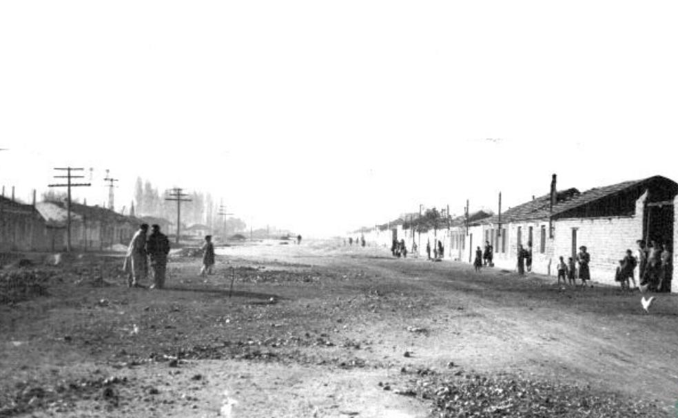 Viviendas en Puente Duero a principios de los años 50 del siglo XX. 