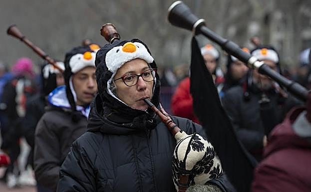 Grupo de gaiteros que tocó 'Amazing Grace' en homenaje a los moteros fallecidos. 