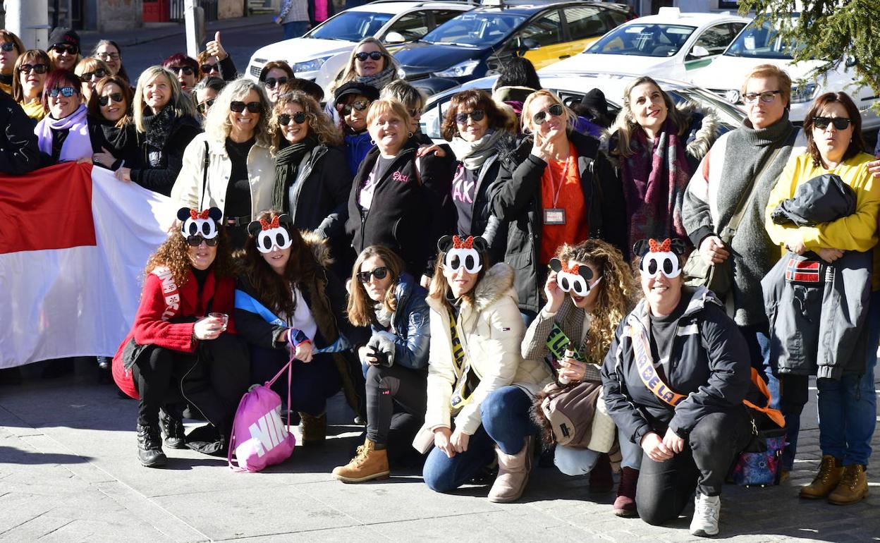 Participantes en el encuentro nacional de mujeres taxistas, este sábado, en El Espinar. 