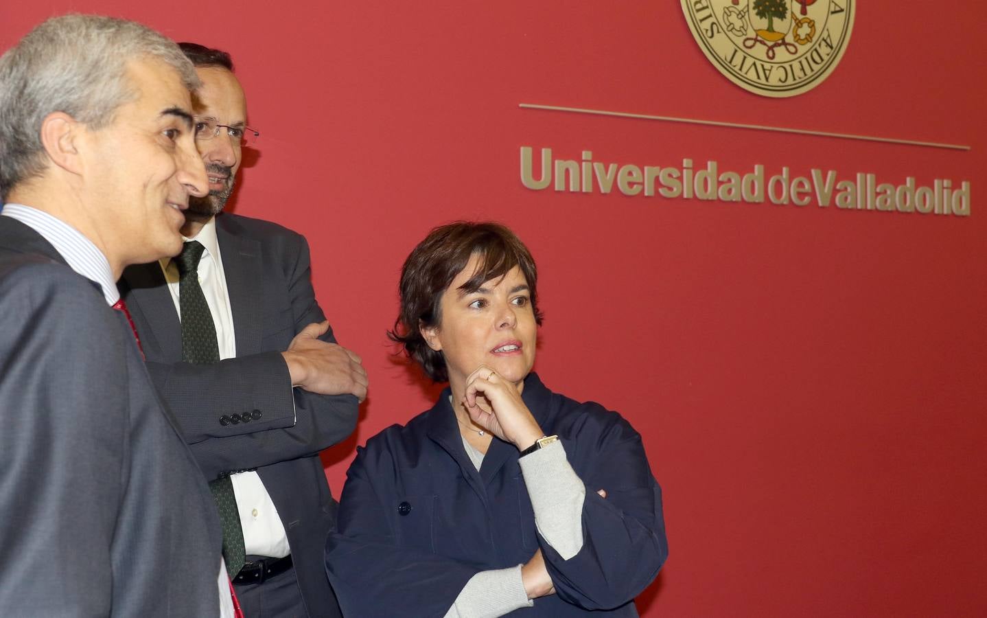 La exvicepresidenta del Gobierno, consejera de Estado y abogada del Estudio Cuatrecasas impartió en el Salón de Grados de la Facultad de Derecho la conferencia inaugural que abre el VII Diploma de Postgrado de Derecho Administrativo