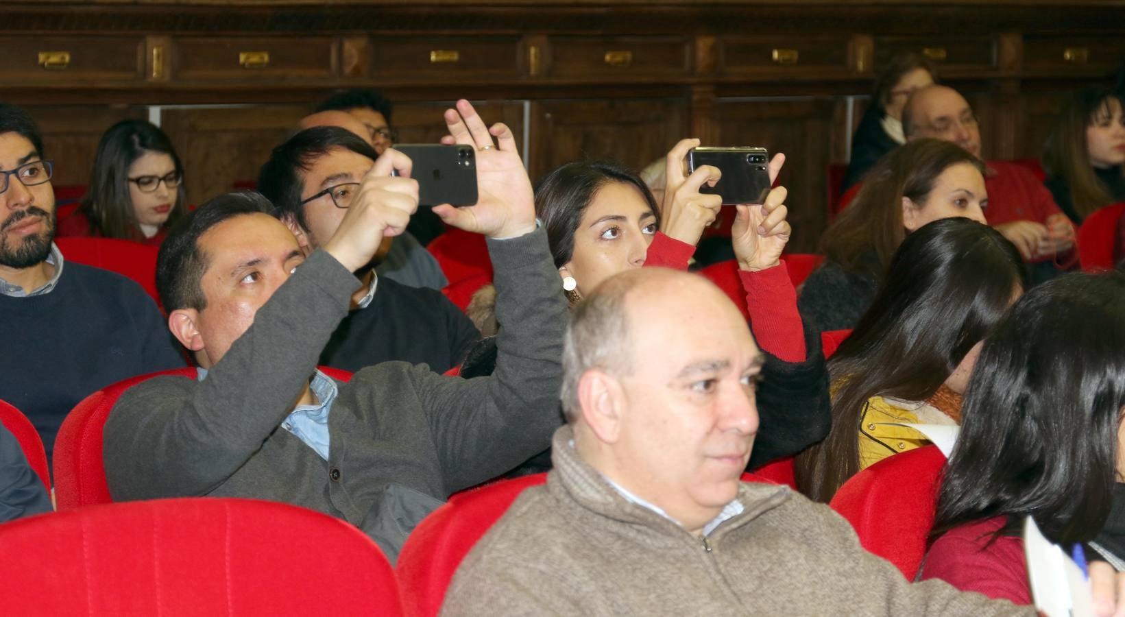 La exvicepresidenta del Gobierno, consejera de Estado y abogada del Estudio Cuatrecasas impartió en el Salón de Grados de la Facultad de Derecho la conferencia inaugural que abre el VII Diploma de Postgrado de Derecho Administrativo