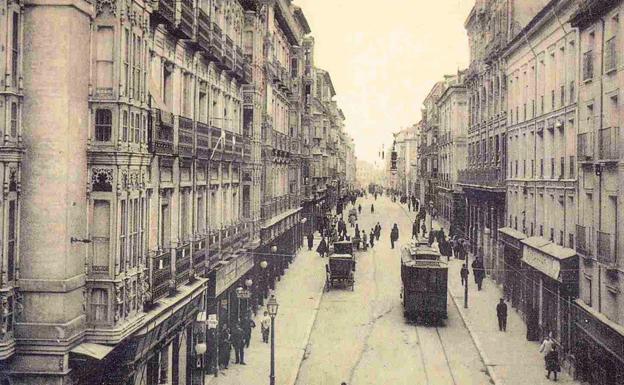 Calle Duque de la Victoria donde se inauguró la central de Telefónica Interurbana en abril de 1929.