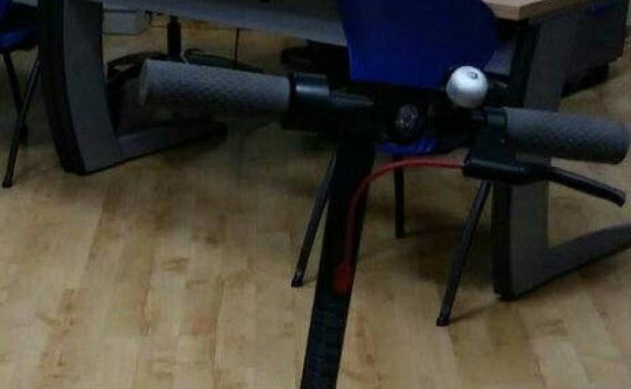 El patinete intervenido por la Policía Local. 