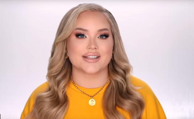 ¿Quién es Nikkie Tutorials, la 'youtuber' que se ha visto obligada a confesar que es transgénero?