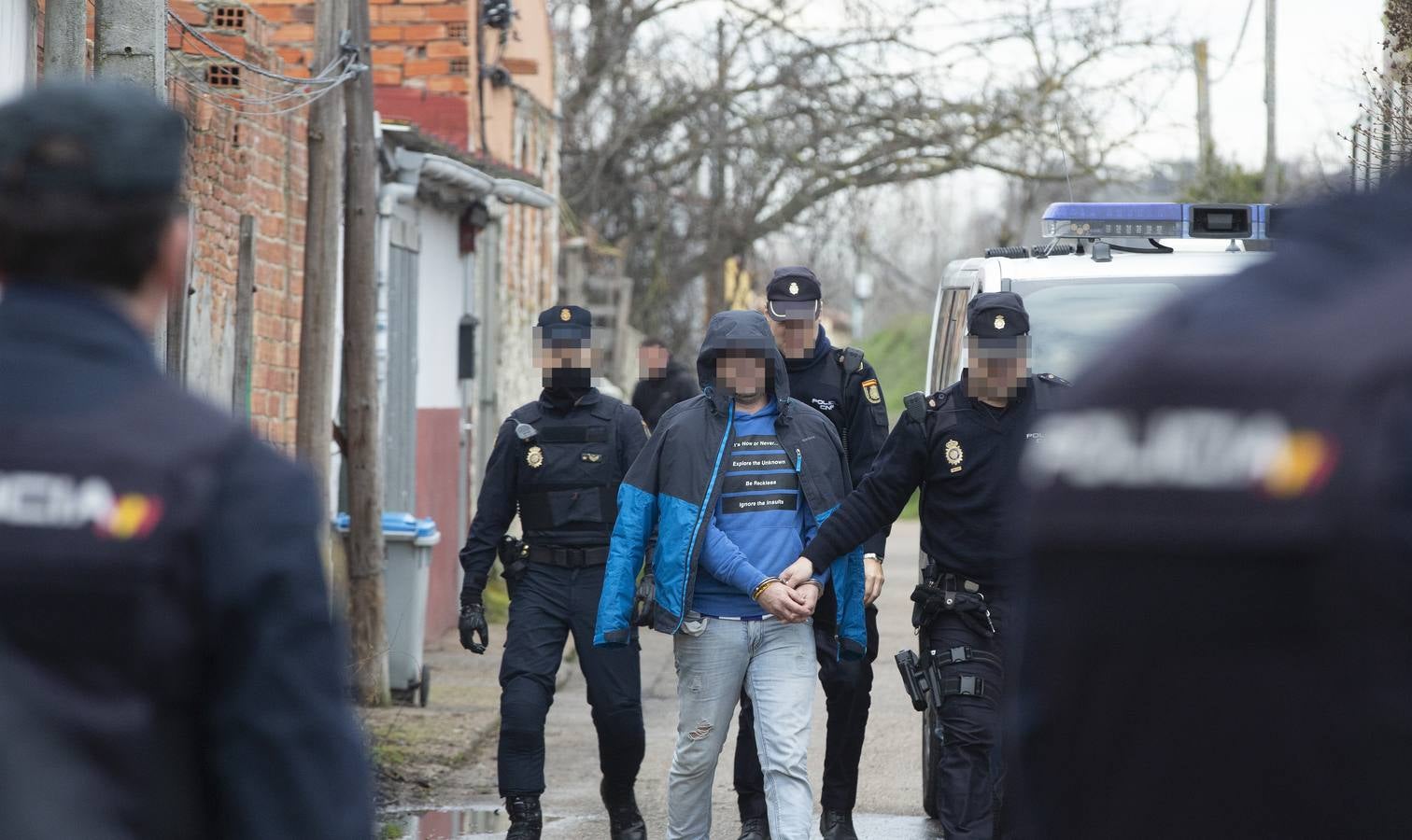 La labor conjunta de la Policía Nacional y la Guardia Civil ha llevado a los agentes a detener a seis sospechos y a relizar hasta cinco registros simultáneos tanto en la capital como en tres pueblos de la provincia