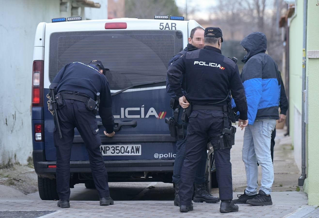 La labor conjunta de la Policía Nacional y la Guardia Civil ha llevado a los agentes a detener a seis sospechos y a relizar hasta cinco registros simultáneos tanto en la capital como en tres pueblos de la provincia