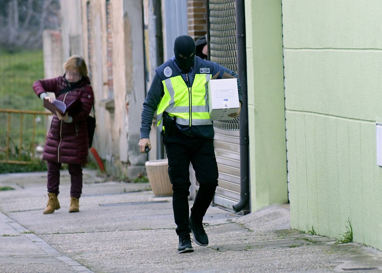 La labor conjunta de la Policía Nacional y la Guardia Civil ha llevado a los agentes a detener a seis sospechos y a relizar hasta cinco registros simultáneos tanto en la capital como en tres pueblos de la provincia