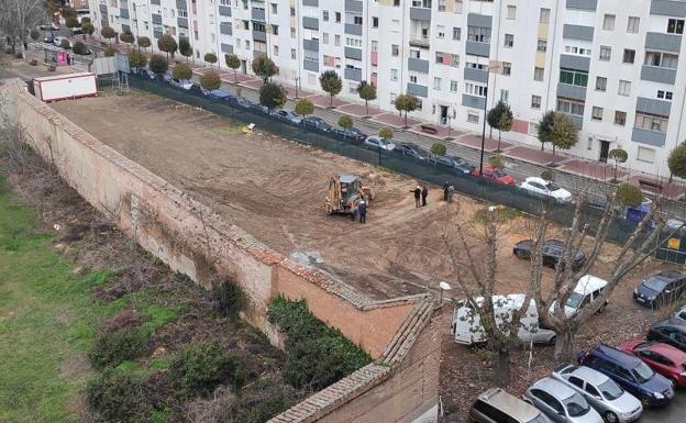 Los trabajos comenzaron ayer en el solar del San Juan de la Cruz. 