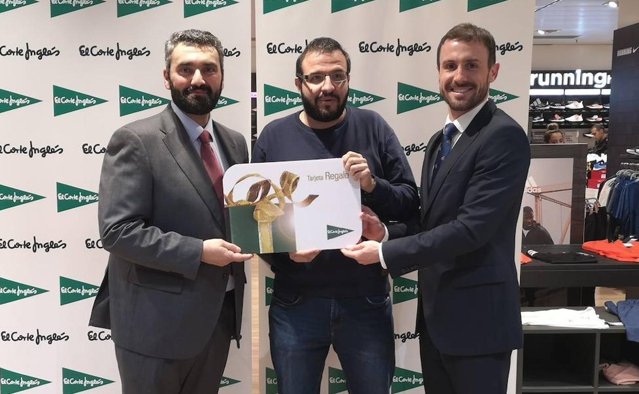 El Corte Inglés y la Upsa entregan el premio del concurso fotográfico de la San Silvestre Universitaria