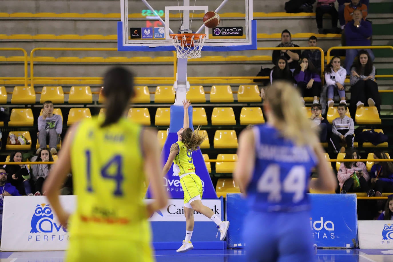 Fotos: Las imágenes del encuentro entre el CB Avenida y Cadí La Seu (71-61)
