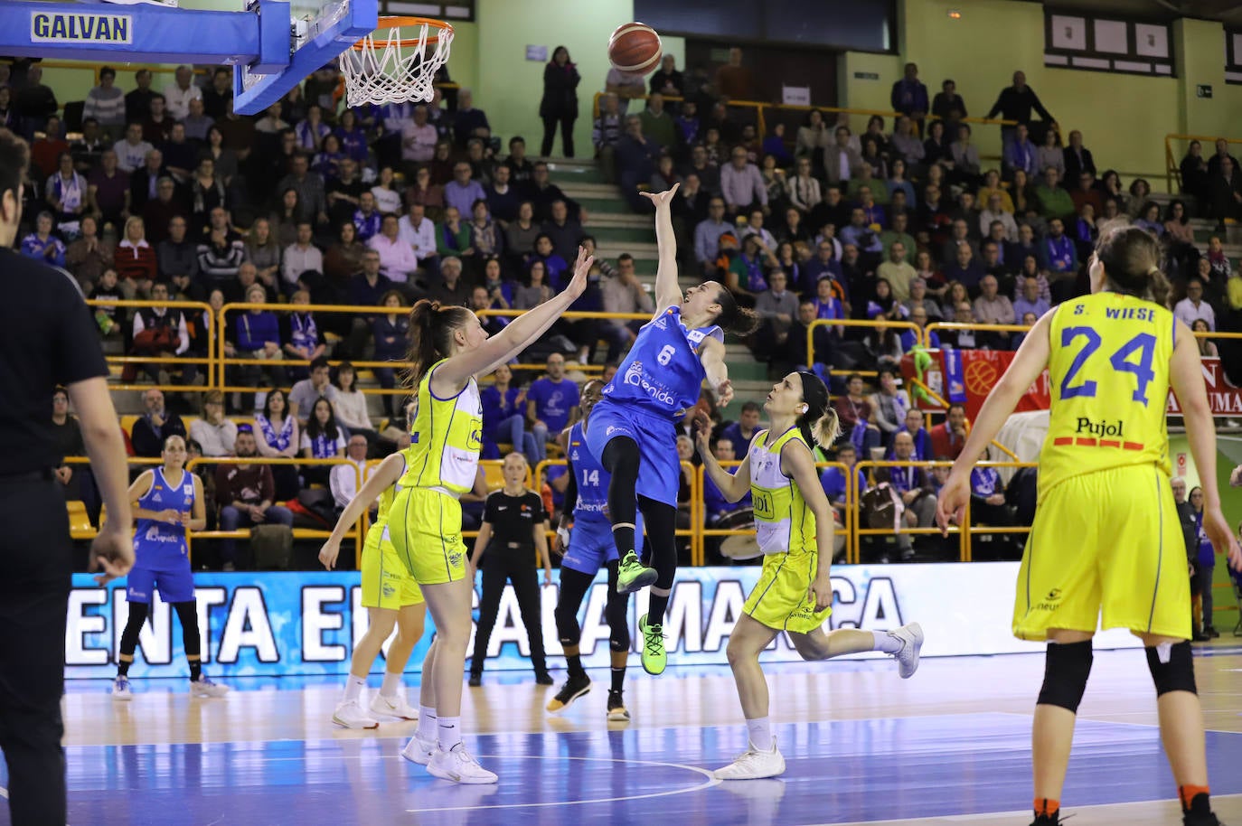 Fotos: Las imágenes del encuentro entre el CB Avenida y Cadí La Seu (71-61)