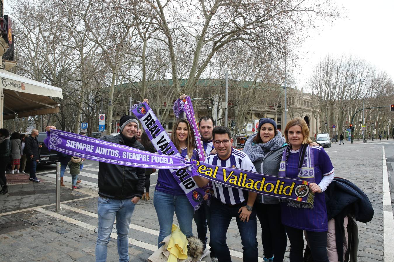 Cerca de trescientos aficionados blanquivioletas se han dejado ver departiendo y compartiendo tapeo con los seguidores navarros