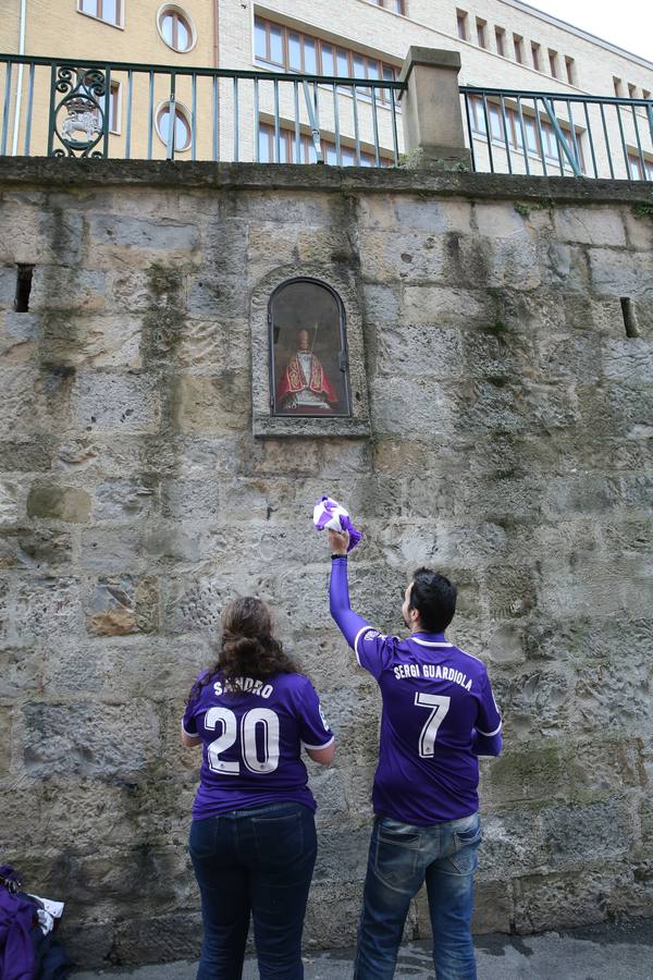 Cerca de trescientos aficionados blanquivioletas se han dejado ver departiendo y compartiendo tapeo con los seguidores navarros