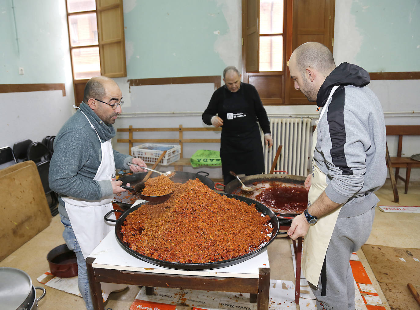 La matanza y reparto de jijas y morcilla en Becerril.