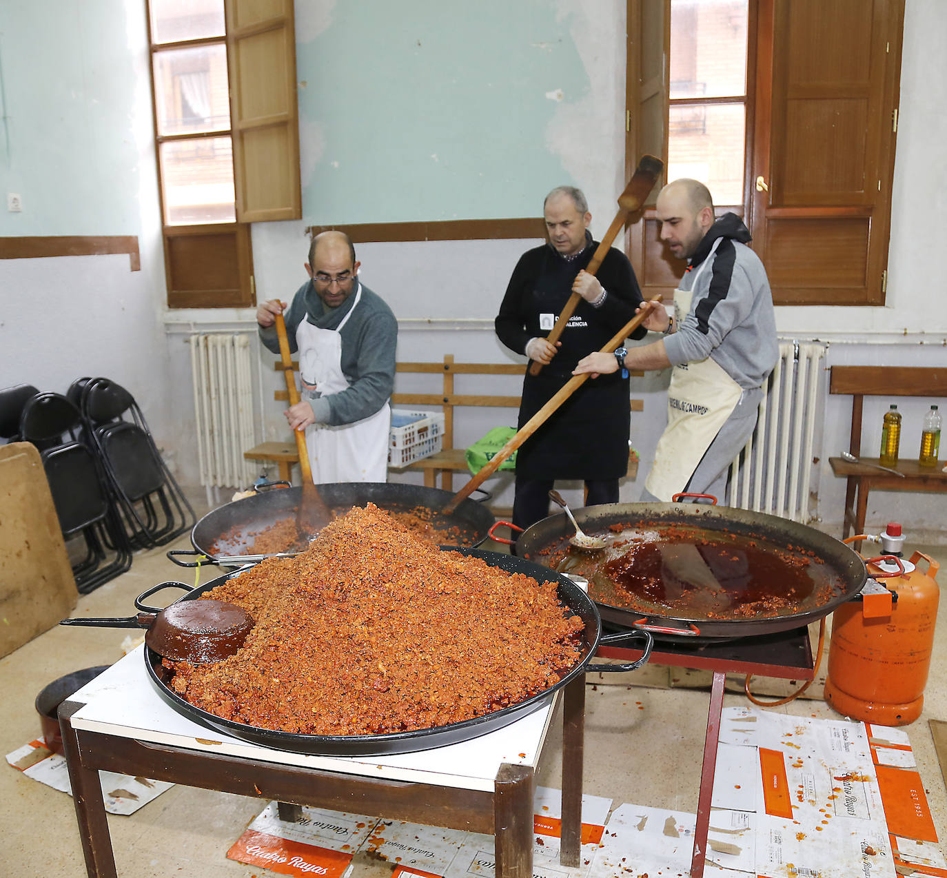 La matanza y reparto de jijas y morcilla en Becerril.