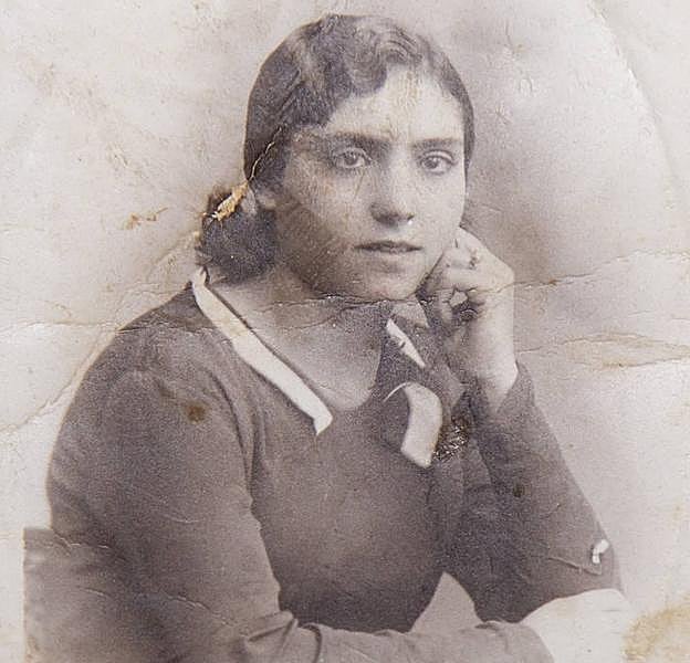 Saturnina, en la foto que le hicieron de joven en el laboratorio de Bariego. 