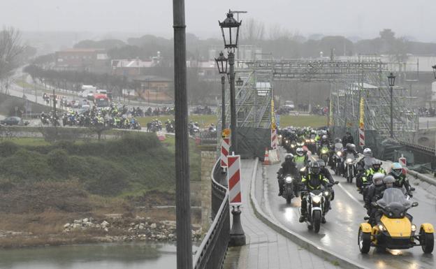 Vista desde el puente de la llegada de los moteros. 