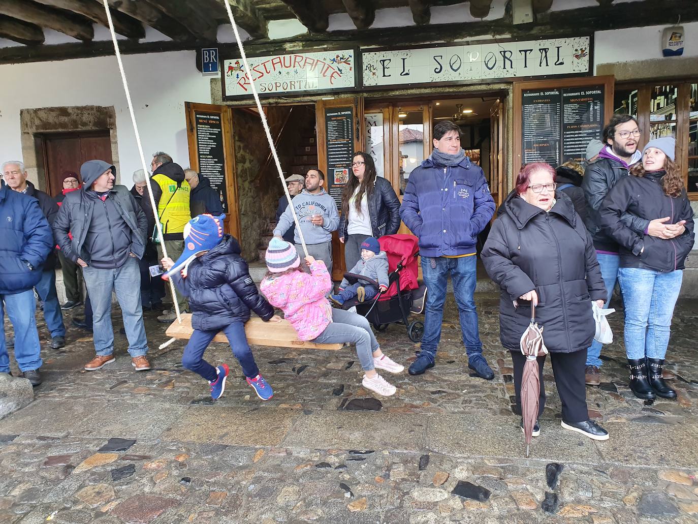 Fotos: La rifa del marrano de San Antón en La Alberca de Salamanca