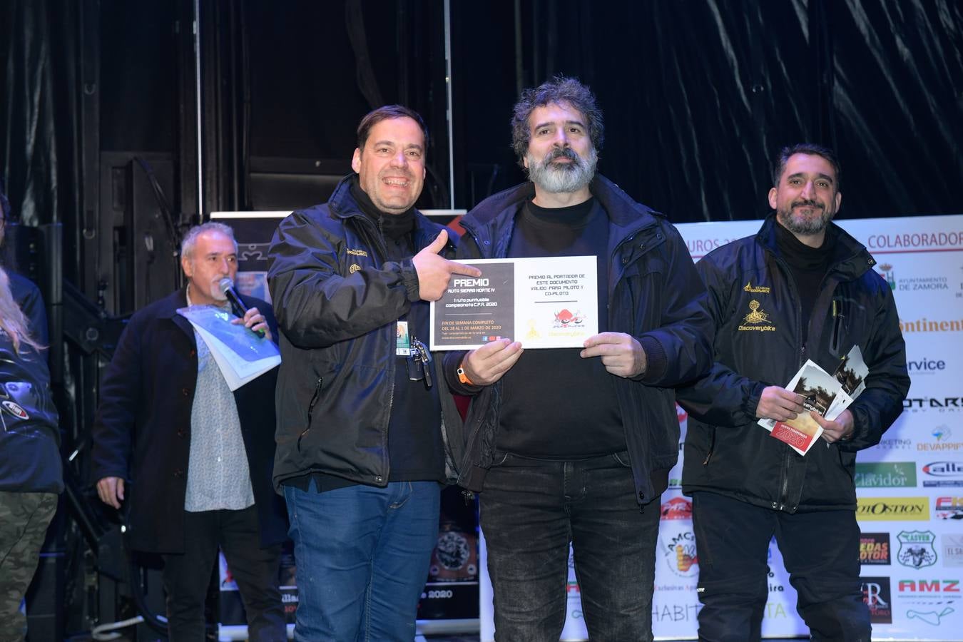 La entrega de trofeos, agradecimientos y el sorteo de regalos y motocicletas puso hoy el broche final a la XX edición | El acto contó con la presencia del padrino de honor de este año, el piloto Nico Terol, y el periodista deportivo Marc Martí